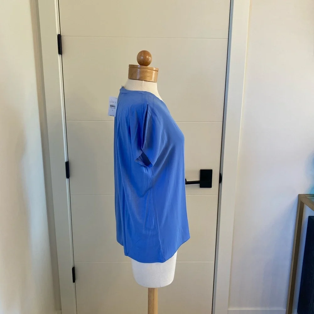 Loft Split neck blue Tee size small